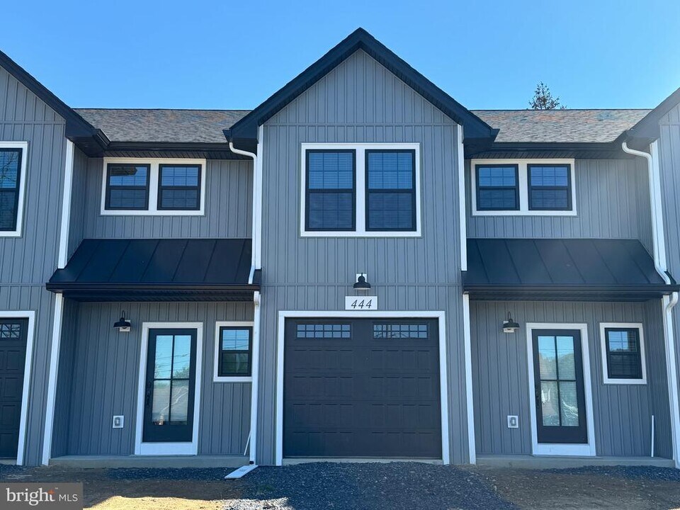 444 W Gravel Ln in Romney, WV - Building Photo
