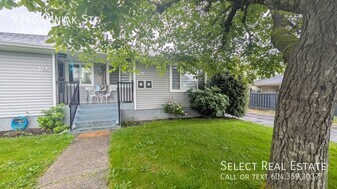 9766 Feniak St in Chilliwack, BC - Building Photo