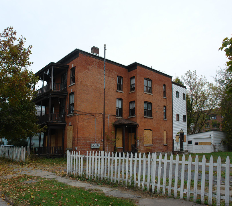 1204 Green St in Utica, NY - Building Photo