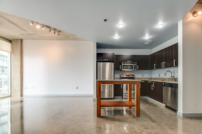 600 12th Ave S, Unit 816 in Nashville, TN - Building Photo - Building Photo