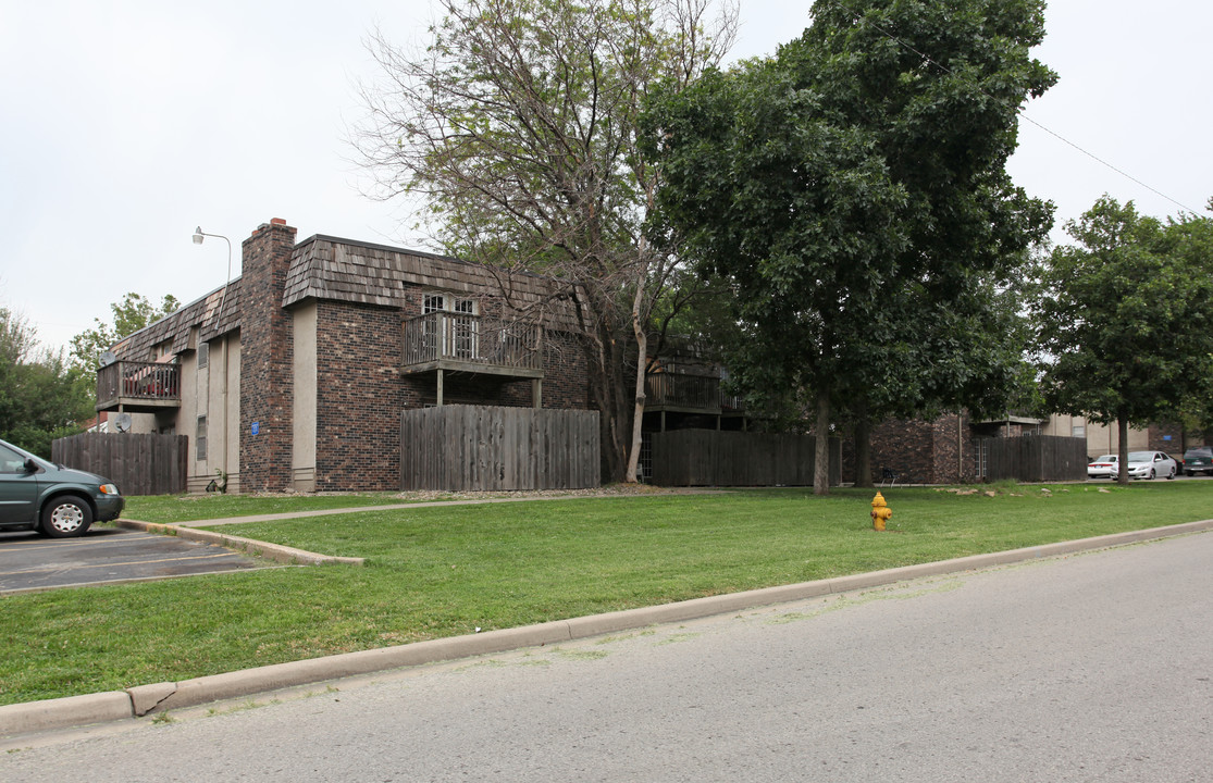 Virginia Lane Apartments in Olathe, KS - Building Photo