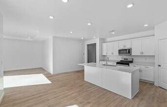1403 S Padre Bay Dr in Washington, UT - Building Photo - Building Photo