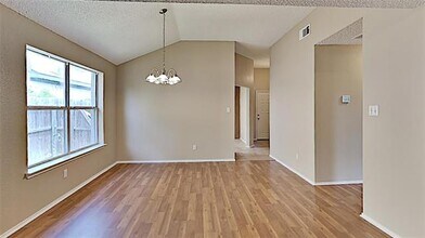 8033 Summer Sun Dr in Fort Worth, TX - Building Photo - Building Photo