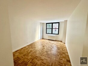 EAST 49 STREET, Unit 4S in New York, NY - Foto de edificio - Building Photo