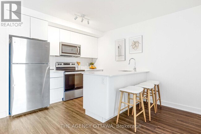 1366-1366 Carling Ave in Ottawa, ON - Building Photo - Building Photo