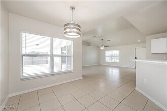 5021 Benton St in Lehigh Acres, FL - Foto de edificio - Building Photo