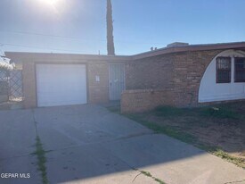 2105 Villa Plata Dr in El Paso, TX - Building Photo