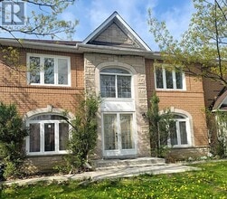 22 Yellow Brick Rd in Brampton, ON - Building Photo - Building Photo