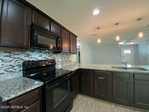 8427 Thor St in Jacksonville, FL - Building Photo - Building Photo