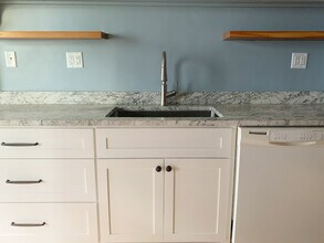 49 Chapel St, Unit Apt 1 in South Portland, ME - Building Photo - Building Photo