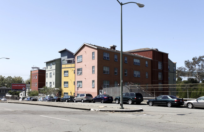 Northgate Apartments in Oakland, CA - Foto de edificio - Building Photo