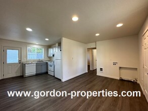 15038 SE Arista Dr in Portland, OR - Foto de edificio - Building Photo