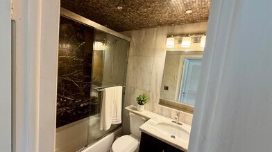 2646 Polk St, Unit 2 in Hollywood, FL - Foto de edificio - Building Photo