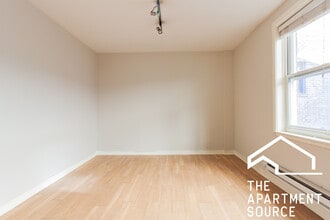 515 W Belmont Ave, Unit 44 in Chicago, IL - Building Photo - Building Photo