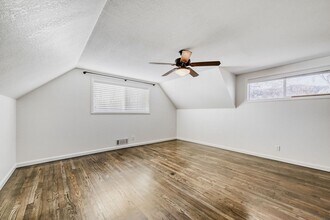 4585 Martin Dr in Boulder, CO - Foto de edificio - Building Photo