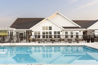 Apex at Verona in Verona, WI - Foto de edificio - Building Photo