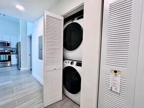 120 N Compass Way, Unit 125 in Dania Beach, FL - Building Photo - Building Photo