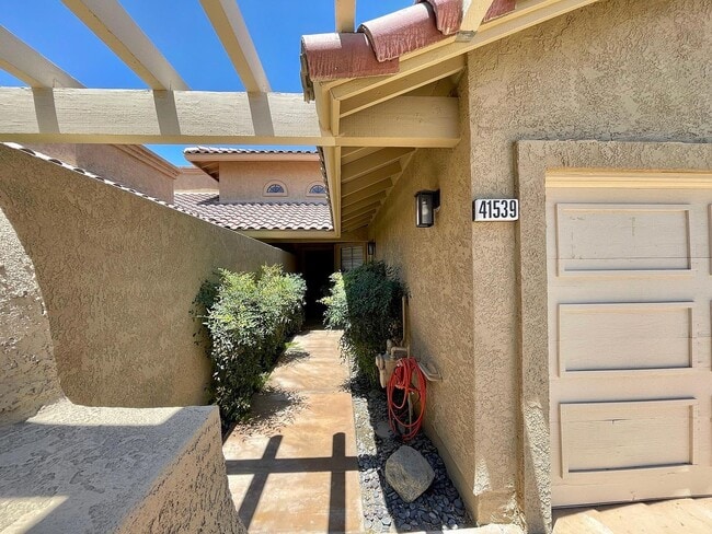 41539 Woodhaven Dr W in Palm Desert, CA - Building Photo - Building Photo
