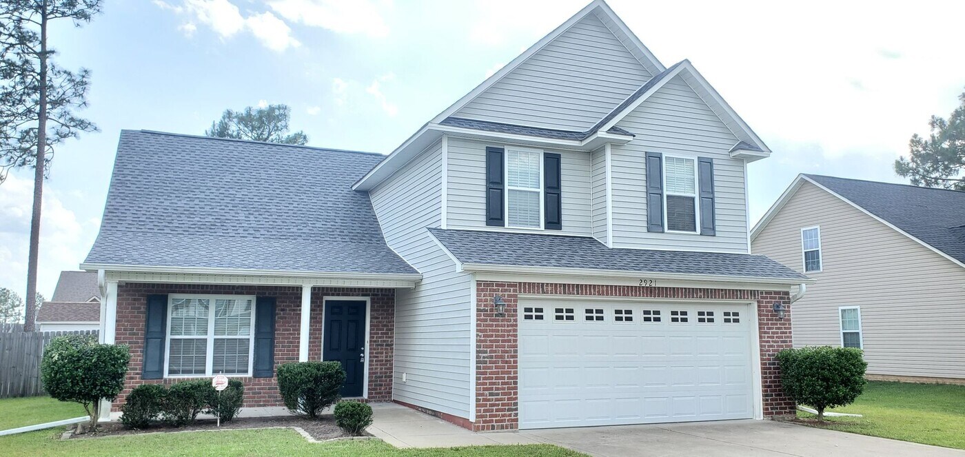 2921 Aristocrat Ln in Fayetteville, NC - Building Photo