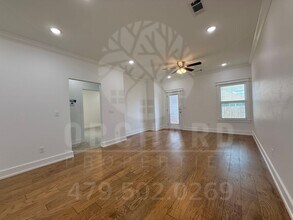 2001 E Brookview Dr in Siloam Springs, AR - Building Photo - Building Photo