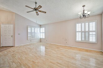 6801 Midpark Cir in Las Vegas, NV - Foto de edificio - Building Photo