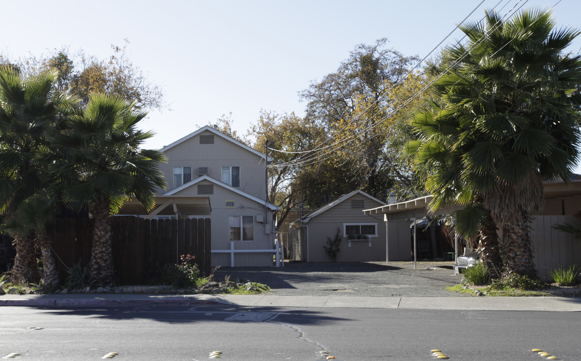 1111 Detroit Ave in Concord, CA - Building Photo