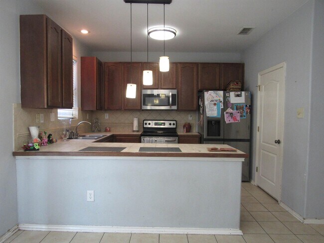 9310 Albany Dr in Laredo, TX - Building Photo - Building Photo