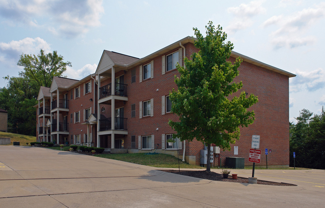 Day Garden Apartments in Cincinnati, OH - Foto de edificio