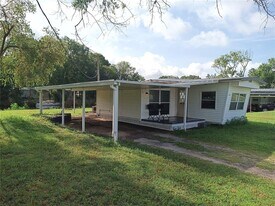 3366 Maple Ln in Haines City, FL - Building Photo