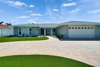 1492 Sea Gull Dr S in St. Petersburg, FL - Building Photo - Building Photo