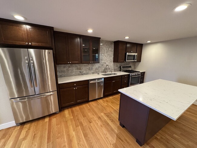 3437 SE Alder St in Portland, OR - Foto de edificio - Building Photo