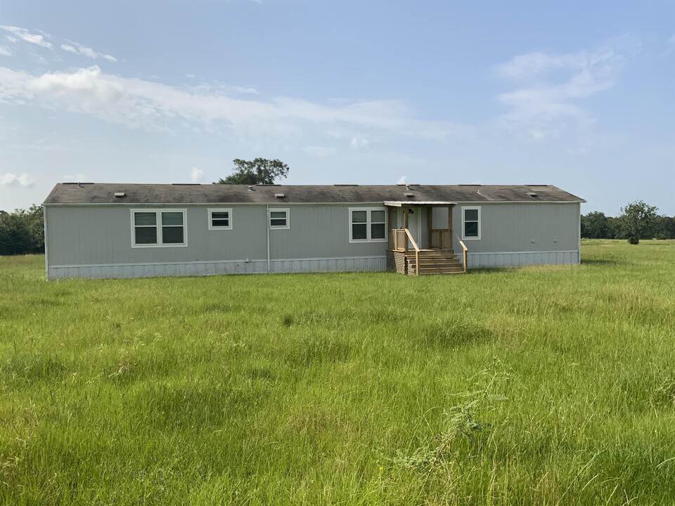 3539 TX-159 in Bellville, TX - Foto de edificio