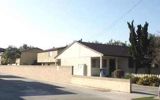 8622 Ramona St in Bellflower, CA - Building Photo