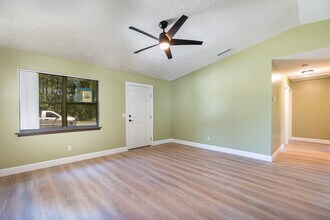 158 Shalimar Ave NW in Palm Bay, FL - Building Photo - Building Photo