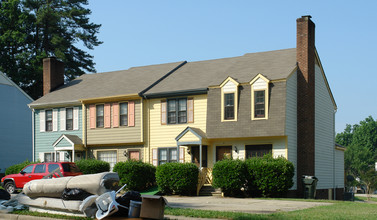 4413 Brockton Dr in Raleigh, NC - Foto de edificio - Building Photo