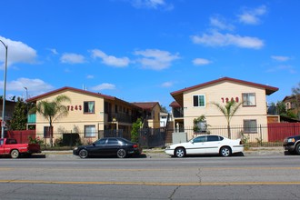 7243-7249 Vineland Ave in Sun Valley, CA - Building Photo - Primary Photo