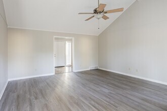 4454 Westbury Dr in Memphis, TN - Building Photo - Building Photo