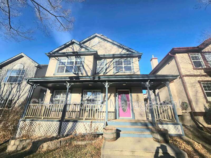 1824 Tufford Way NW in Edmonton, AB - Building Photo