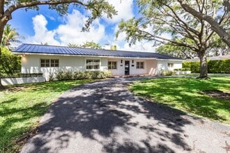 13050 SW 71st Ave in Miami, FL - Building Photo - Building Photo
