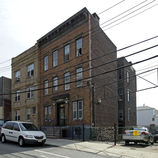 511 51st St in West New York, NJ - Building Photo - Building Photo