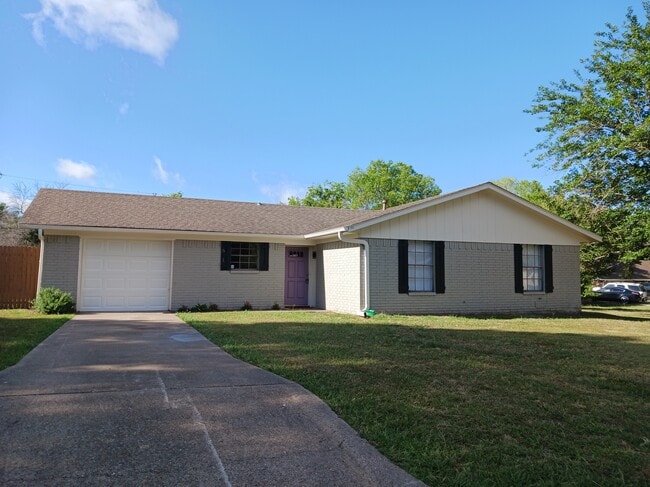 property at 601 Oakridge Cir