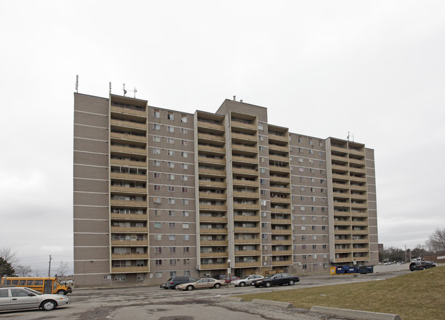 2970 Jane St in Toronto, ON - Building Photo - Primary Photo