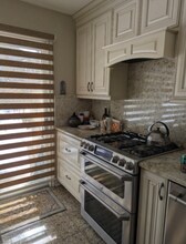 47 Eton Ct in Bedminster, NJ - Foto de edificio - Building Photo