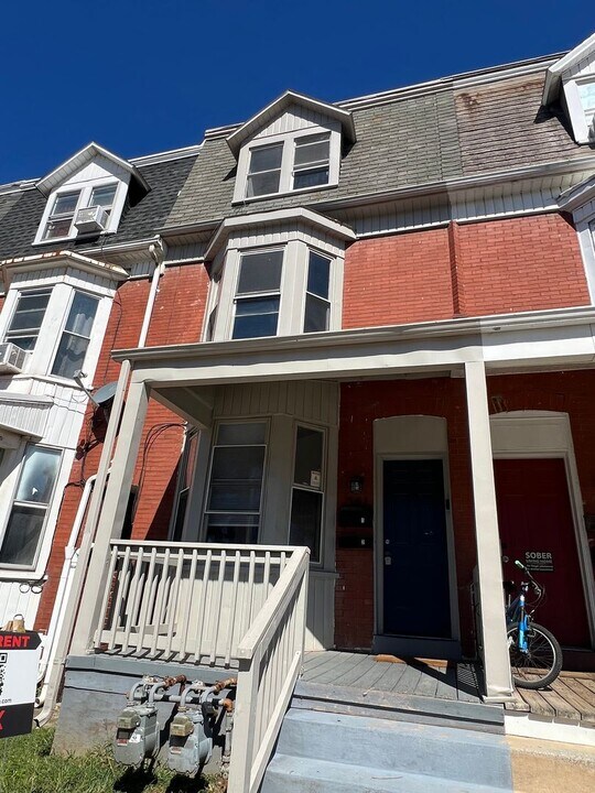 281 W Cottage Pl in York, PA - Building Photo