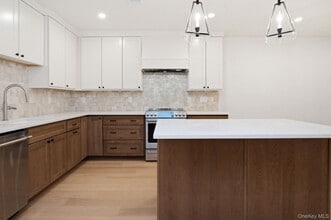 25 S Riverside Ave in Croton-on-Hudson, NY - Foto de edificio - Building Photo