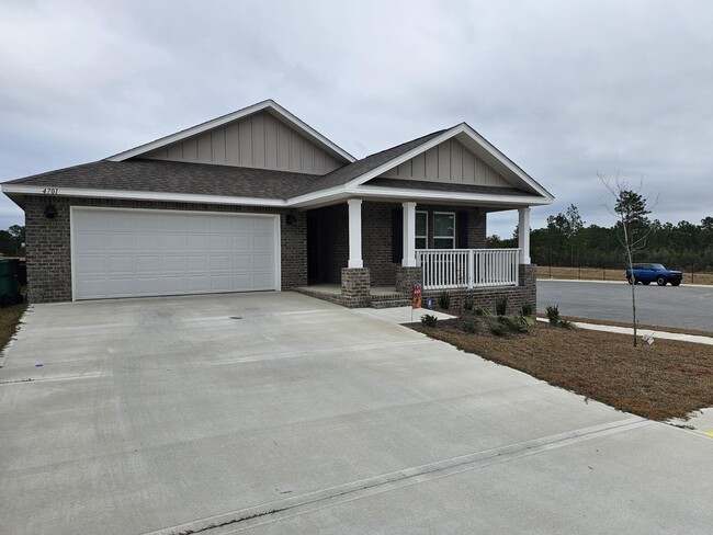4701 Airmen Dr in Crestview, FL - Building Photo - Building Photo