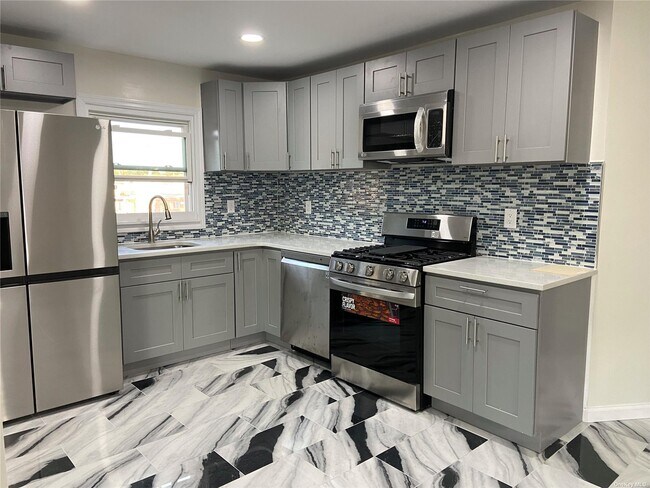 259-66 147th Dr in Queens, NY - Building Photo - Building Photo