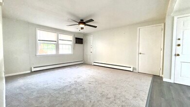 160 Tyngsboro Rd in Chelmsford, MA - Building Photo - Building Photo