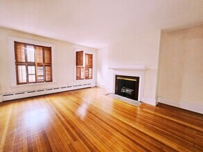 1712 Beacon St, Unit 11 in Brookline, MA - Building Photo - Building Photo
