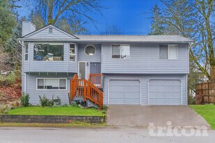 1403 Cedar Ridge Ct in Port Orchard, WA - Building Photo